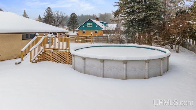 1400 W B Street, Iron Mountain, MI 49801