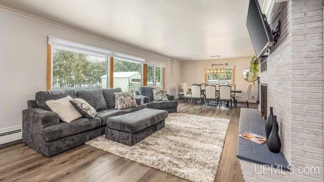 1400 W B Street, Iron Mountain, MI 49801