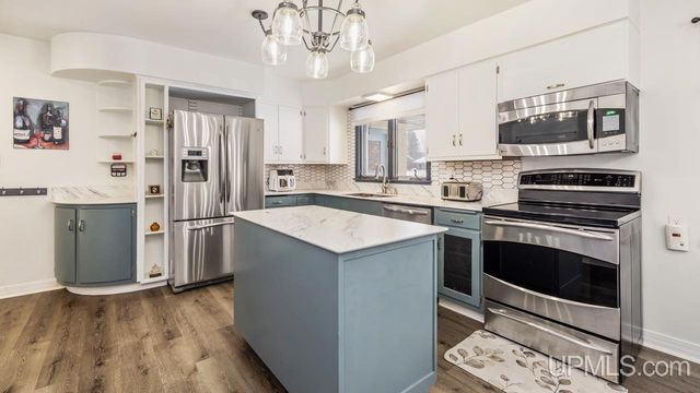 1400 W B Street, Iron Mountain, MI 49801