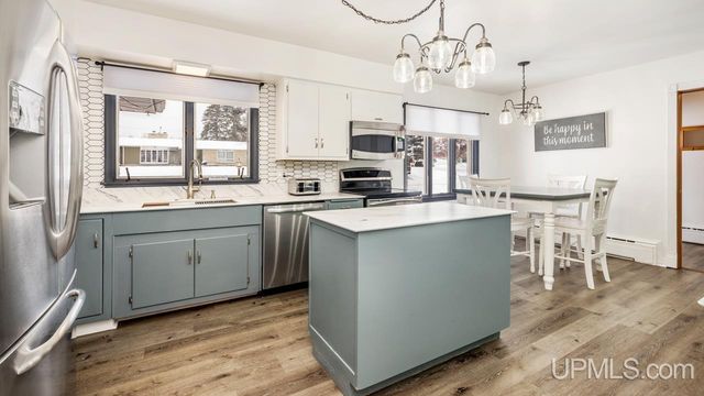 1400 W B Street, Iron Mountain, MI 49801