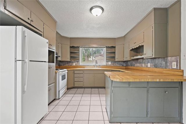 701 W 24th Street, Independence, MO 64055