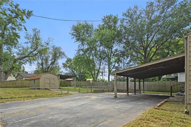 701 W 24th Street, Independence, MO 64055