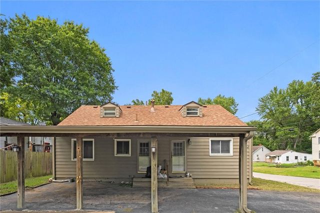 701 W 24th Street, Independence, MO 64055