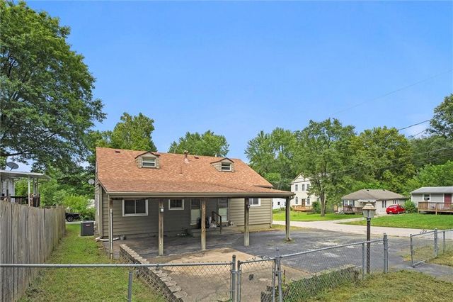 701 W 24th Street, Independence, MO 64055