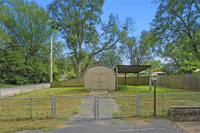 701 W 24th Street, Independence, MO 64055