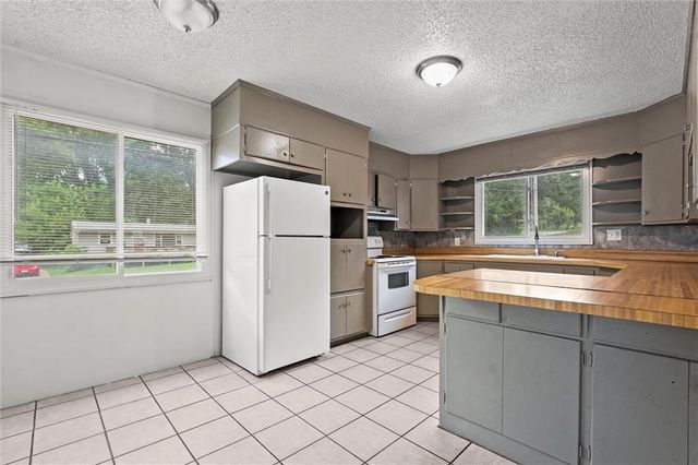 701 W 24th Street, Independence, MO 64055