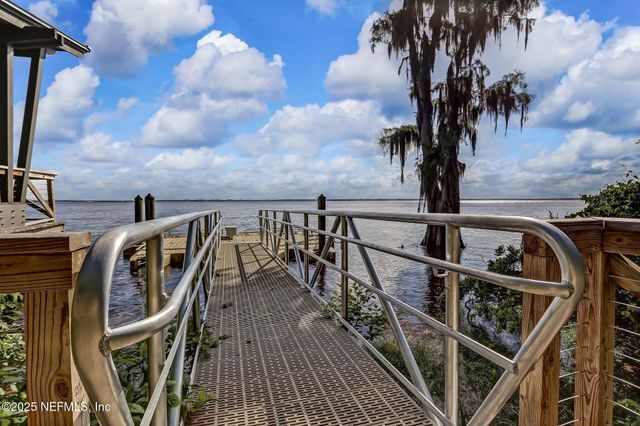 356 WATERFRONT Drive, St. Johns, FL 32259