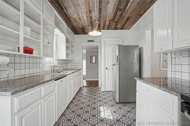 4223 S Madison Place, Tulsa, OK 74105