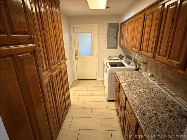 215 Murphy, Canadian, OK 74425