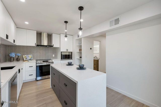 8055 E THOMAS Road E117, Scottsdale, AZ 85251