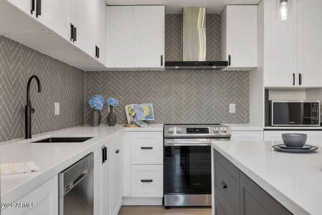 8055 E THOMAS Road E117, Scottsdale, AZ 85251