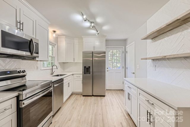 400 Vinecrest Drive, Matthews, NC 28105