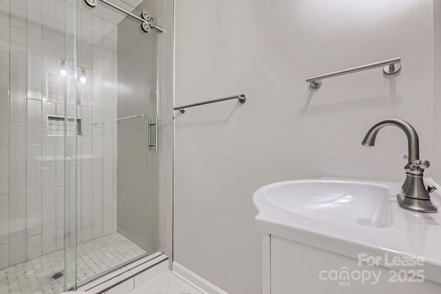 400 Vinecrest Drive, Matthews, NC 28105