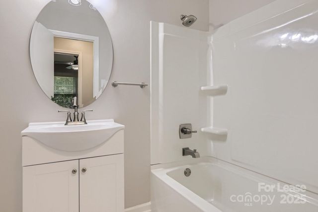 400 Vinecrest Drive, Matthews, NC 28105