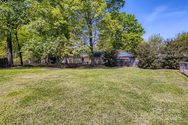 400 Vinecrest Drive, Matthews, NC 28105