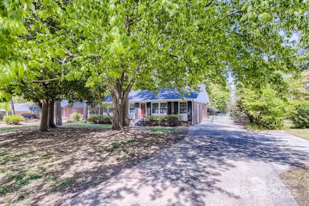 400 Vinecrest Drive, Matthews, NC 28105