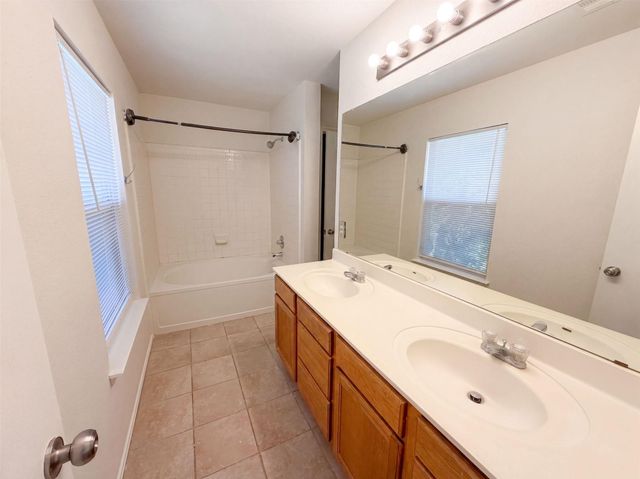 305 Edgewood CV, Leander, TX 78641