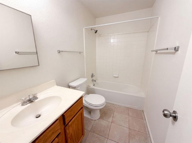 305 Edgewood CV, Leander, TX 78641