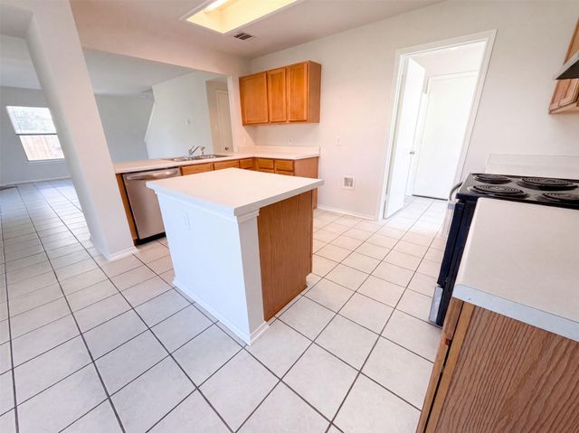305 Edgewood CV, Leander, TX 78641