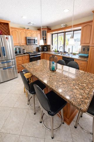 11827 NW 39th St, Sunrise, FL 33323