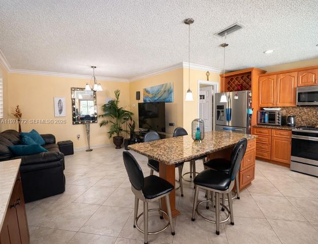 11827 NW 39th St, Sunrise, FL 33323