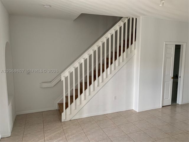 5620 NW 114 Path 201, Doral, FL 33178