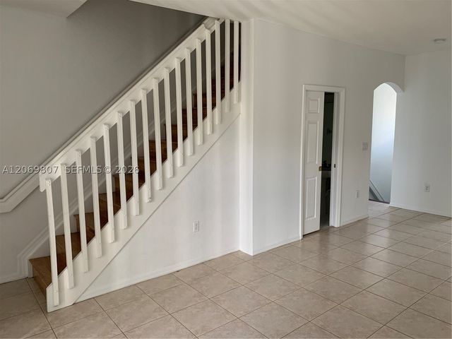 5620 NW 114 Path 201, Doral, FL 33178