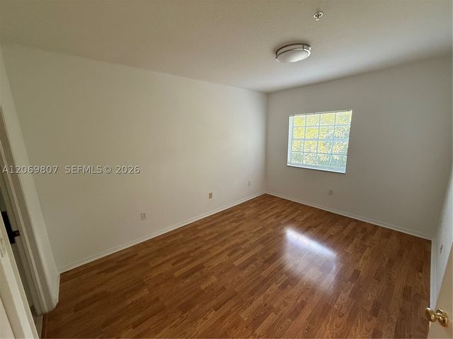 5620 NW 114 Path 201, Doral, FL 33178