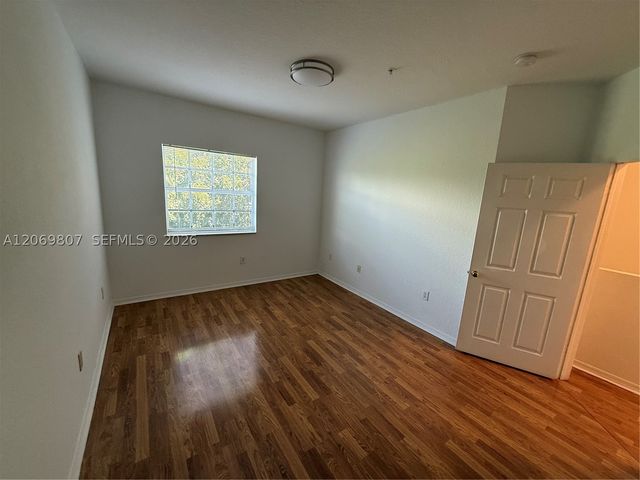 5620 NW 114 Path 201, Doral, FL 33178