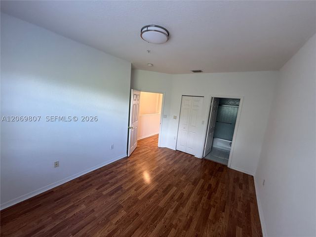 5620 NW 114 Path 201, Doral, FL 33178