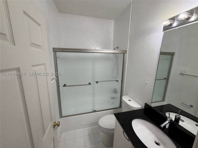 5620 NW 114 Path 201, Doral, FL 33178