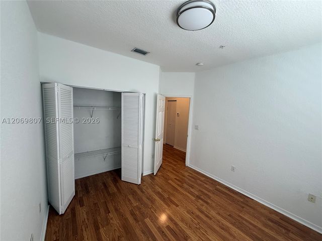 5620 NW 114 Path 201, Doral, FL 33178