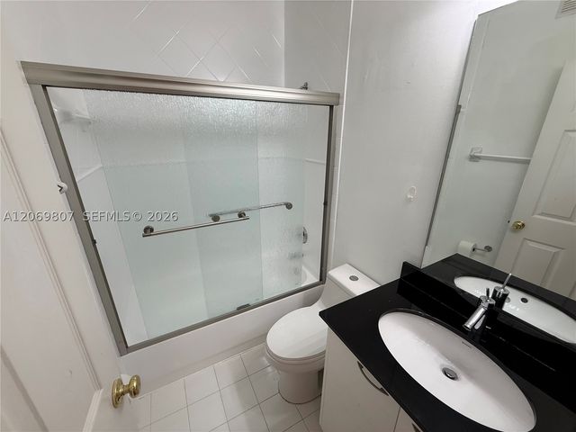 5620 NW 114 Path 201, Doral, FL 33178