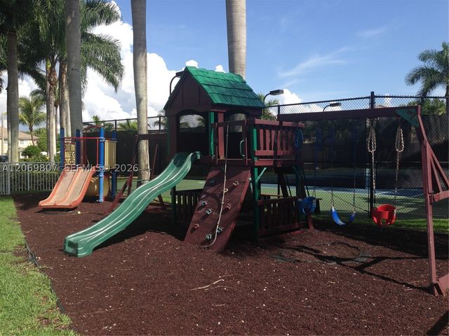 5620 NW 114 Path 201, Doral, FL 33178