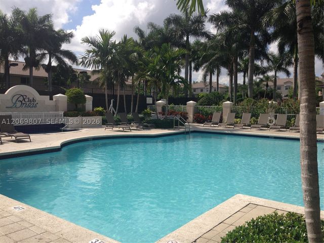 5620 NW 114 Path 201, Doral, FL 33178