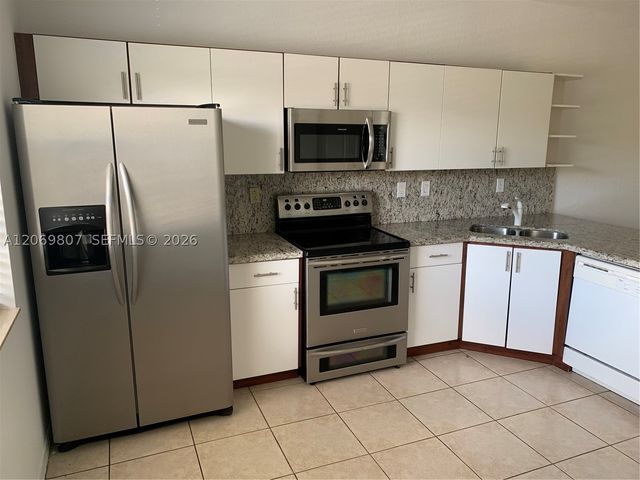 5620 NW 114 Path 201, Doral, FL 33178