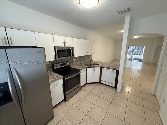 5620 NW 114 Path 201, Doral, FL 33178