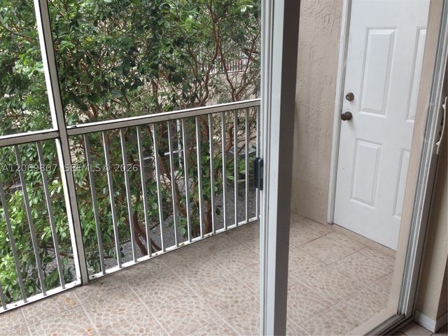 5620 NW 114 Path 201, Doral, FL 33178