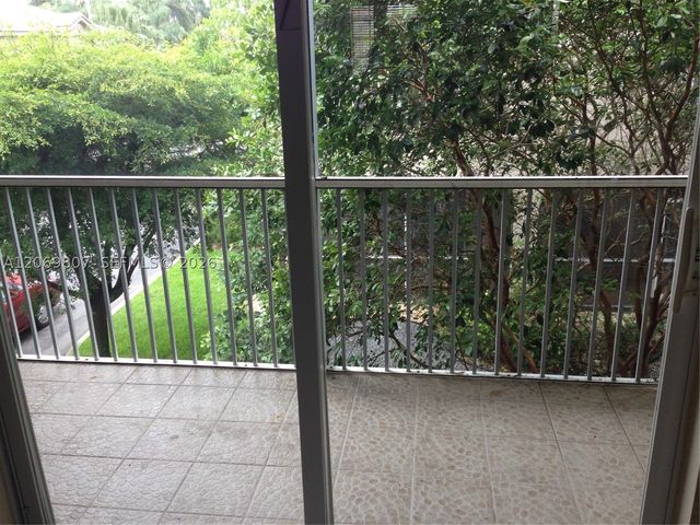 5620 NW 114 Path 201, Doral, FL 33178