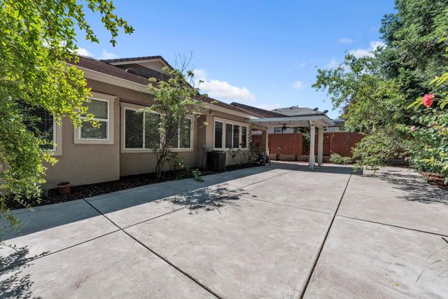 748 Bluestone Cir, Folsom, CA 95630