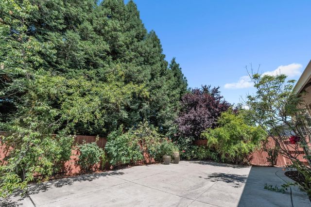 748 Bluestone Cir, Folsom, CA 95630