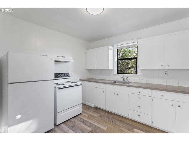 7912 Se HAROLD St, Portland, OR 97206