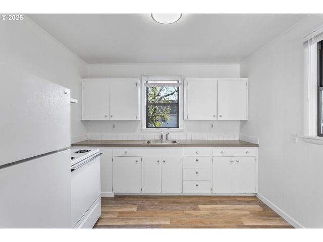 7912 Se HAROLD St, Portland, OR 97206