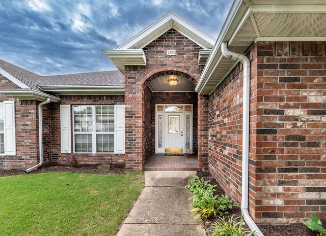 1253 Forest, Springdale, AR 72764