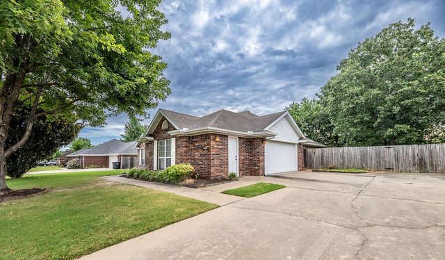 1253 Forest, Springdale, AR 72764
