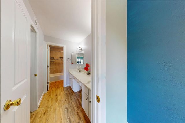 10615 Briar Forest Drive 702, Houston, TX 77042