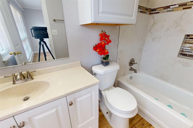 10615 Briar Forest Drive 702, Houston, TX 77042