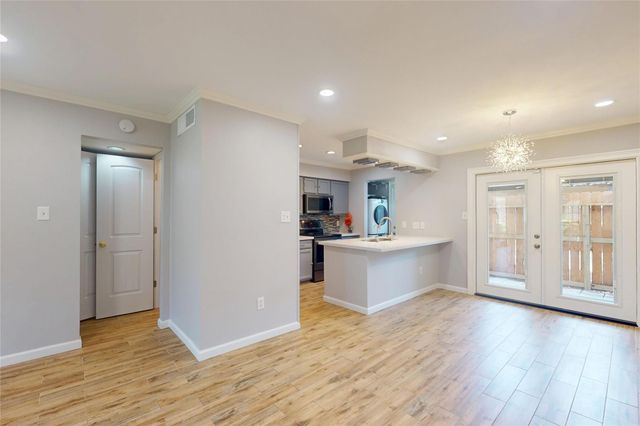 10615 Briar Forest Drive 702, Houston, TX 77042