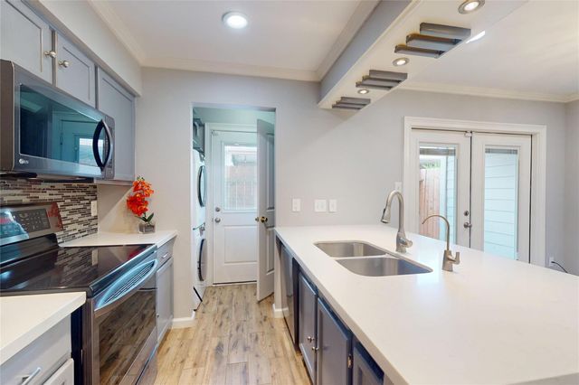 10615 Briar Forest Drive 702, Houston, TX 77042
