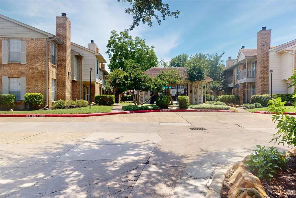 10615 Briar Forest Drive 702, Houston, TX 77042